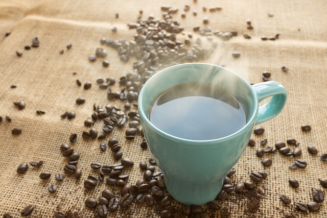 Van boon tot mok: de reis van koffie door de geschiedenis, productie, diversiteit en gezondheidsimpact
